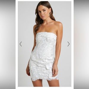 WREN MINI DRESS - STRAPLESS BODYCON GARDEN FLOWERS DRESS IN WHITE